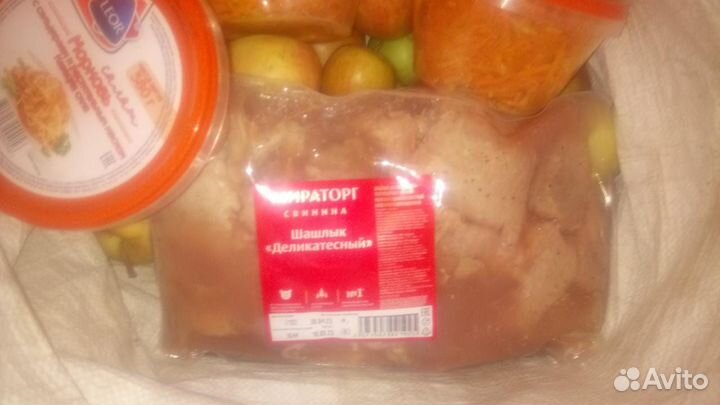 Молоко, хлеб, творог, пирожные для животных