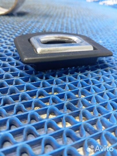 Кронштейн крепления груза в багажнике Audi A6C5