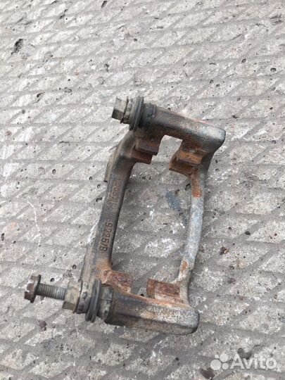 Скоба заднего суппорта VW Passat B6