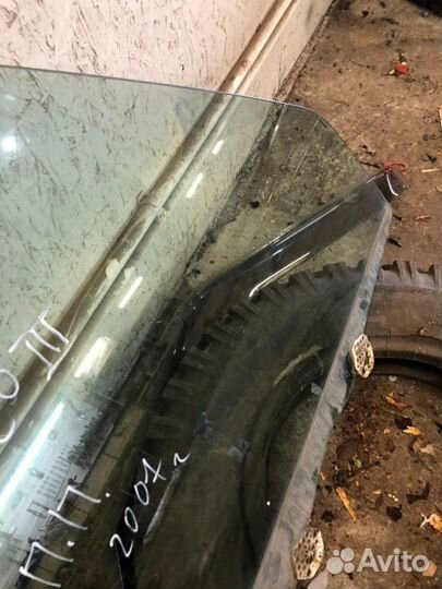 Стекло переднее правое Land Rover Discovery 3