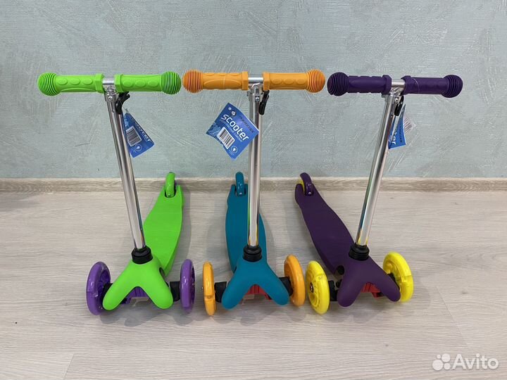 Самокат трехколесный новый