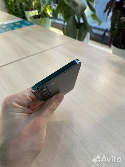 Samsung Galaxy S23, 8/256 ГБ