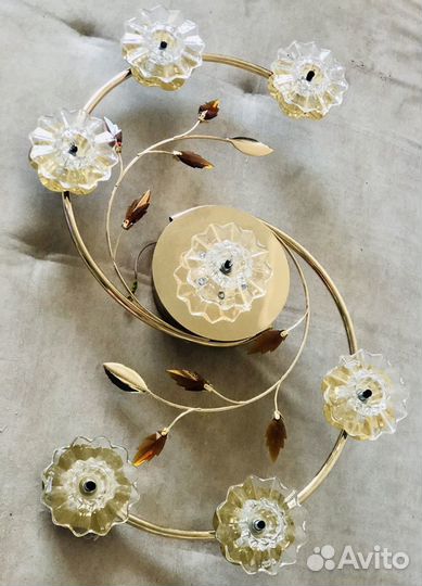 Люстра и светильник