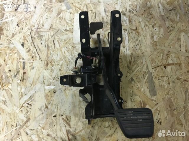 Педаль тормоза в сборе Mitsubishi Fuso Canter