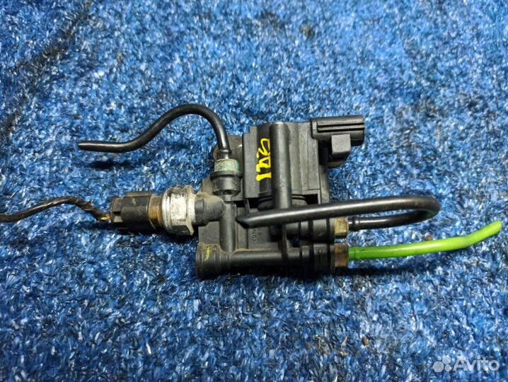 Клапан пневмоподвески Land Rover Discovery 3