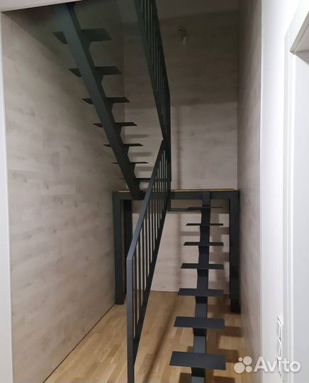 Лестница на металлокаркасе