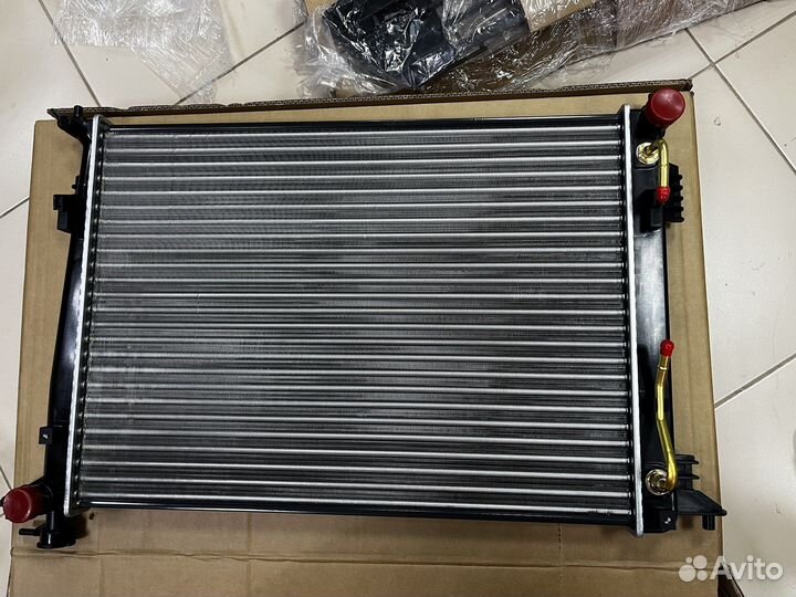 Радиатор KIA sportage / hyundai IX35 2.0/2.4 10