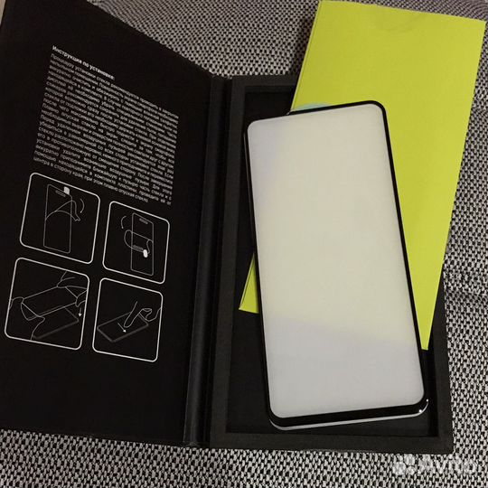 Защитное стекло на Honor 20s