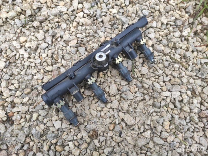 Топливная рампа Volkswagen Polo 1.4