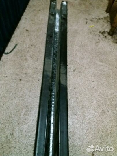 Nissan Tiida усилитель заднего бампера