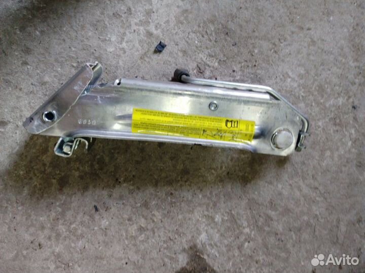 Домкрат Audi A4 cdnf 2009