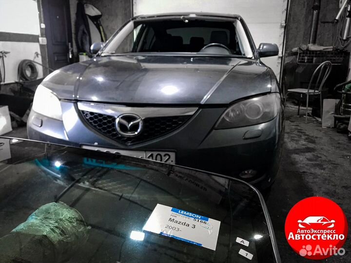 Лобовое стекло на Mazda 3 2003
