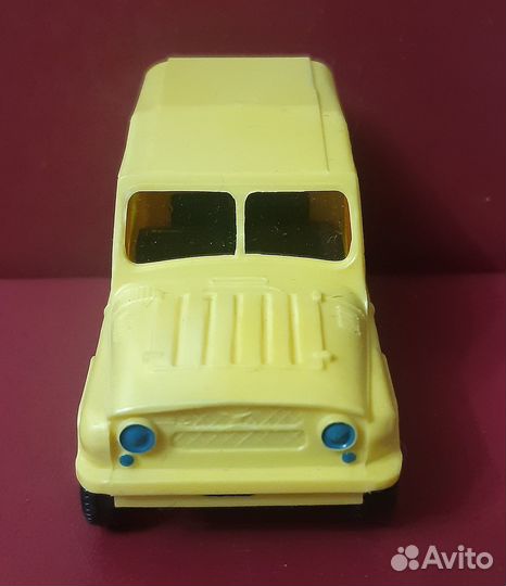 Модель УАЗ 469 1:43 пластмассовый с вкладышем