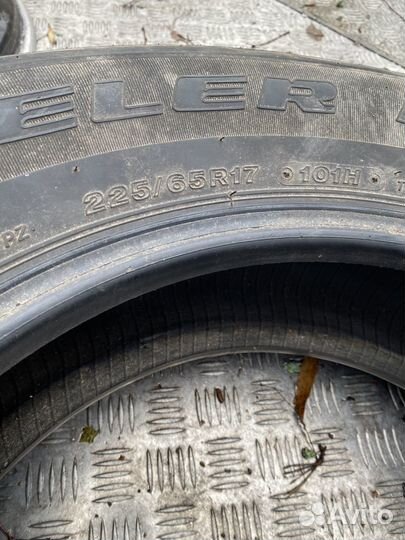 Bridgestone Dueler H/T 687 225/65 R17