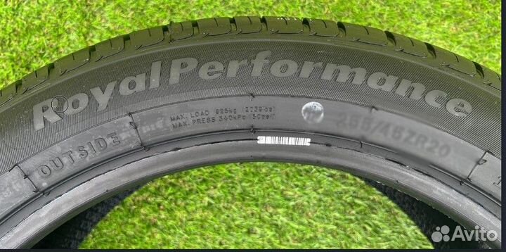 Royal Black Royal Performance 255/45 R20