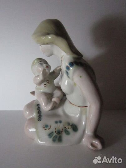 Фигурка статуэтка Женщина с ребенком СССР