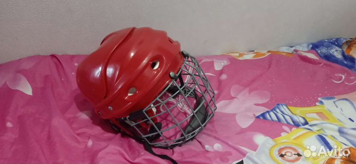 Хоккейный шлем