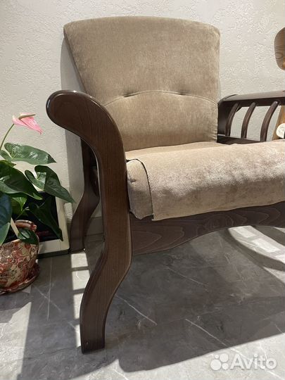 Кресло из массива дерева