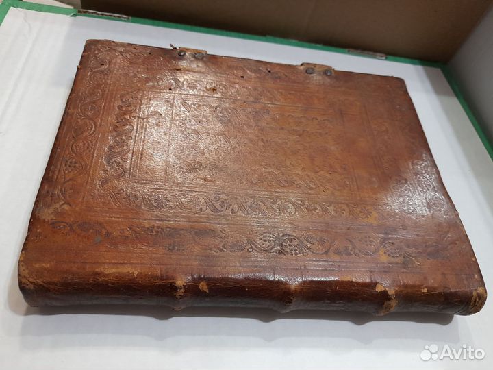 Старинная церковная книга