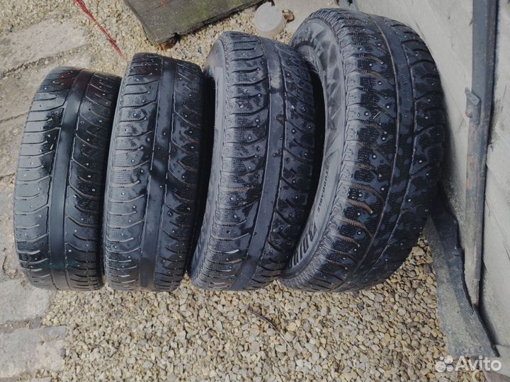 Bridgestone Ice Cruiser 7000 215/70 R16 100E