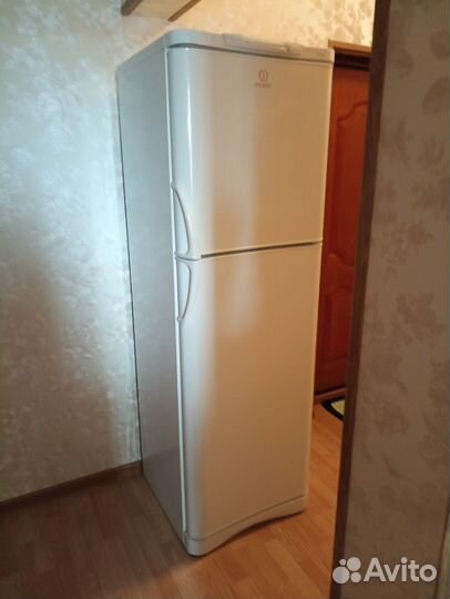 Холодильник бу Indesit