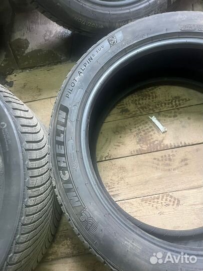 Michelin Alpin A5 255/40 R21 и 285/35 R21 200T