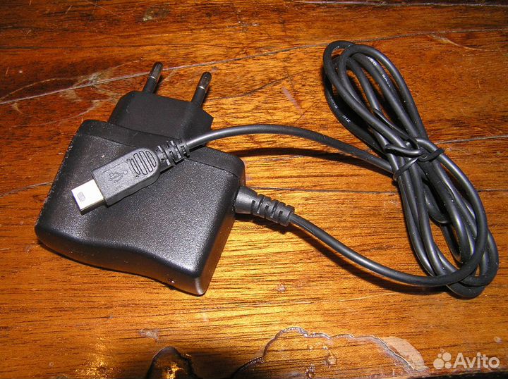 Блок питания (адаптер постоянного тока)
