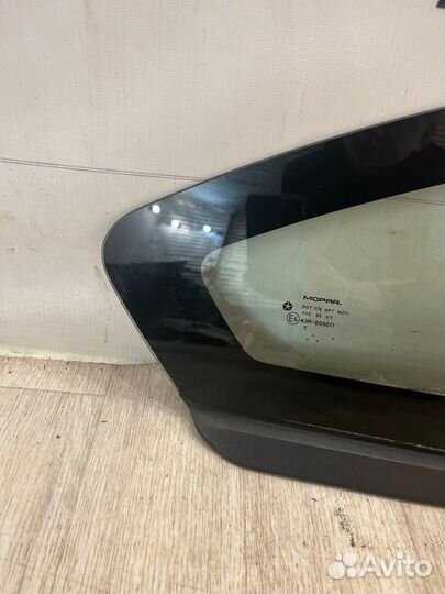 Стекло собачника заднее правое Dodge Caliber 2007