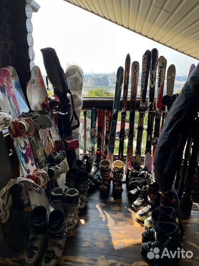 Горные лыжи и сноуборды