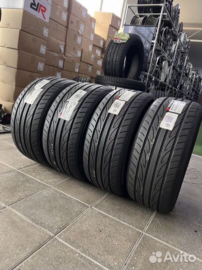 Yokohama Advan Fleva V701 245/40 R19 и 275/35 R19 100W