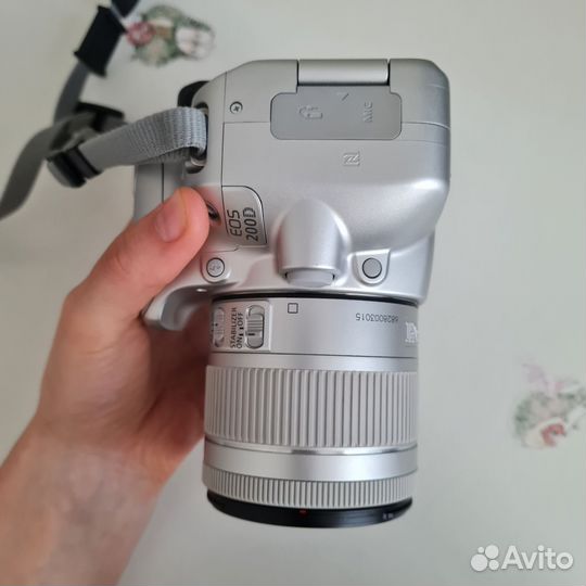 Зеркальный фотоаппарат Canon 200d Отличный