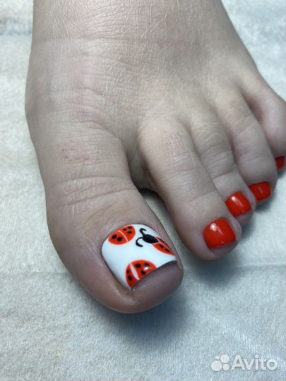 Модель на педикюр