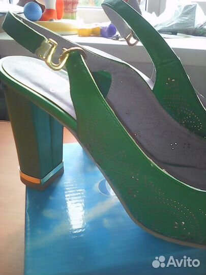 Продаются босоножки