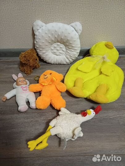 Мягкие игрушки и подушка (за всё)