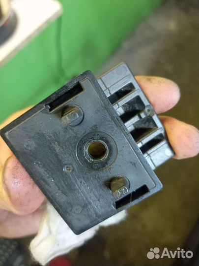 Отбойник крышки багажника Шкода Рапид