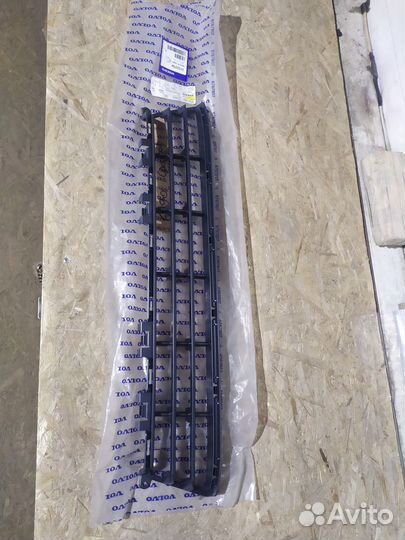 Решетка бампера нижняя Volvo S80 31323794