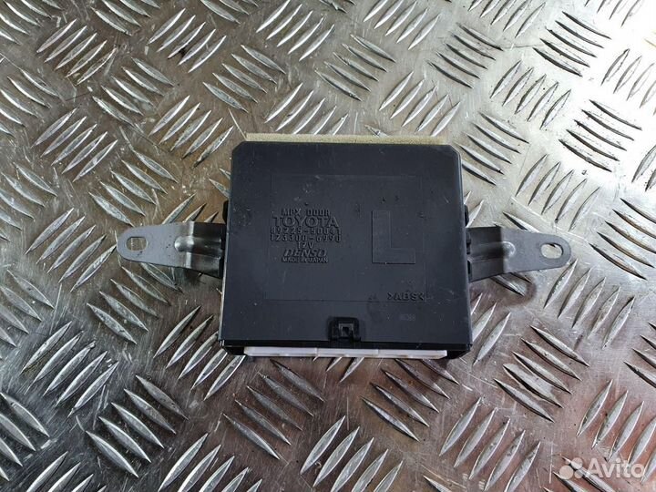 Модуль управления двери задней левой Lexus LS 4