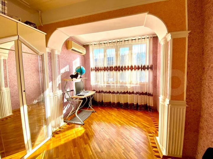 4-к. квартира, 100 м², 5/10 эт.