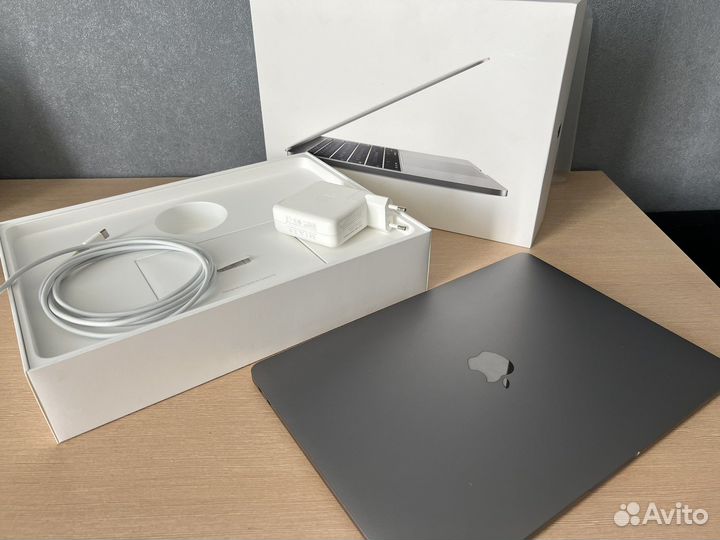 Apple MacBook Pro 13 retina 2017 8/128гб