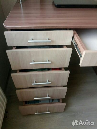 Письменный стол