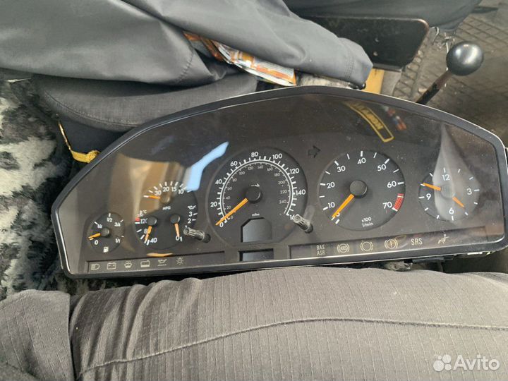 Приборная панель w140