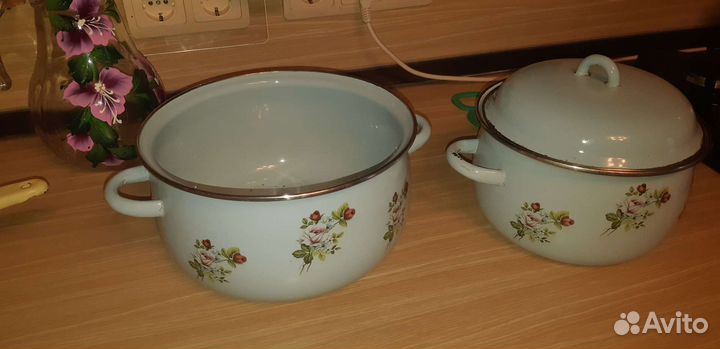 Кастрюли и ковш