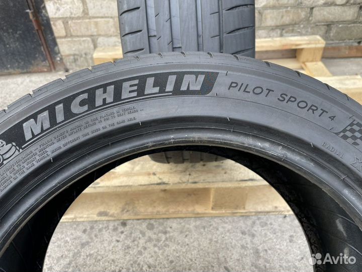 Michelin Pilot Sport 4 255/45 R18