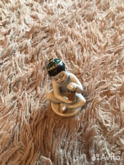 Мальчик с виноградом лфз