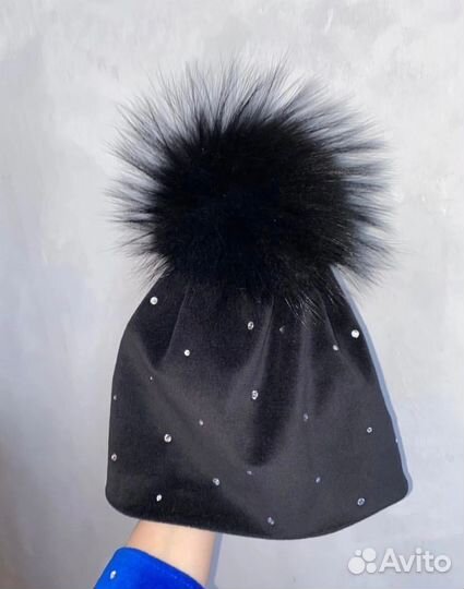 Шапка со стразами велюровая с помпоном, со снудом