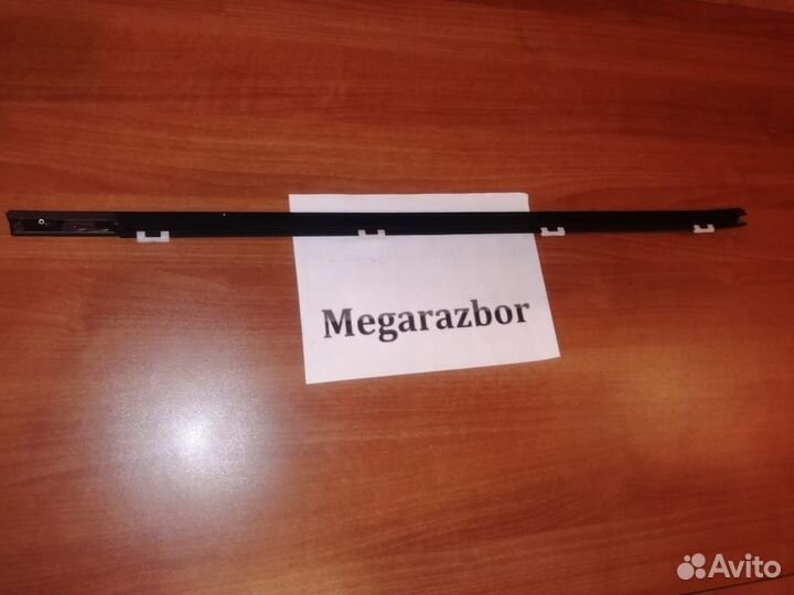 Молдинг стекла двери передний левый Hyundai Tucson