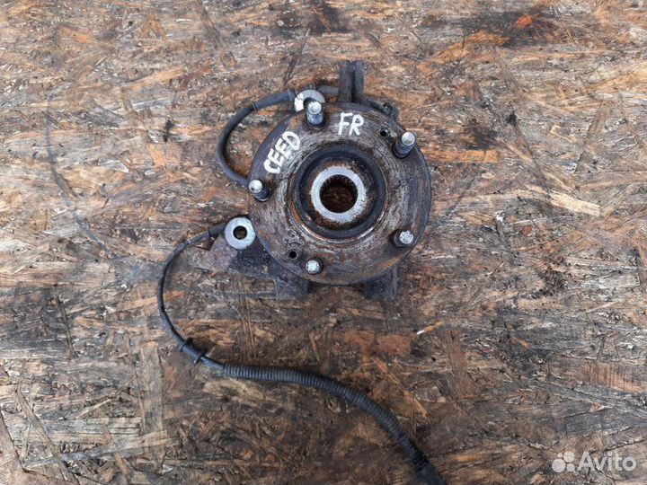 Кулак поворотный передний правый Kia Ceed ED G4FA