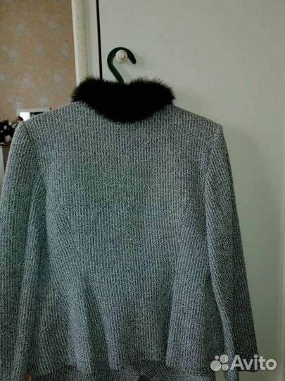 Костюм с песцовым воротником