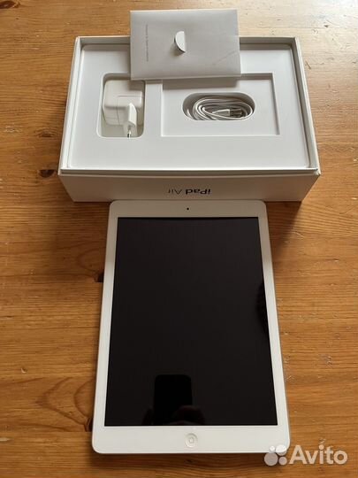 iPad Air 64 GB Wi-Fi + Cellular