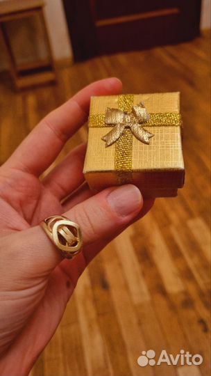 Золотое кольцо женское